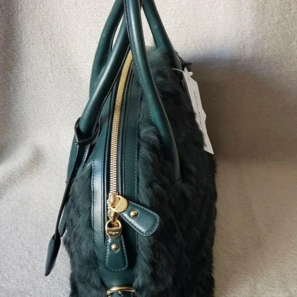Authentic Salvatore Ferragamo rabbit fur green bag with crossbody strap - Picture 2 of 7